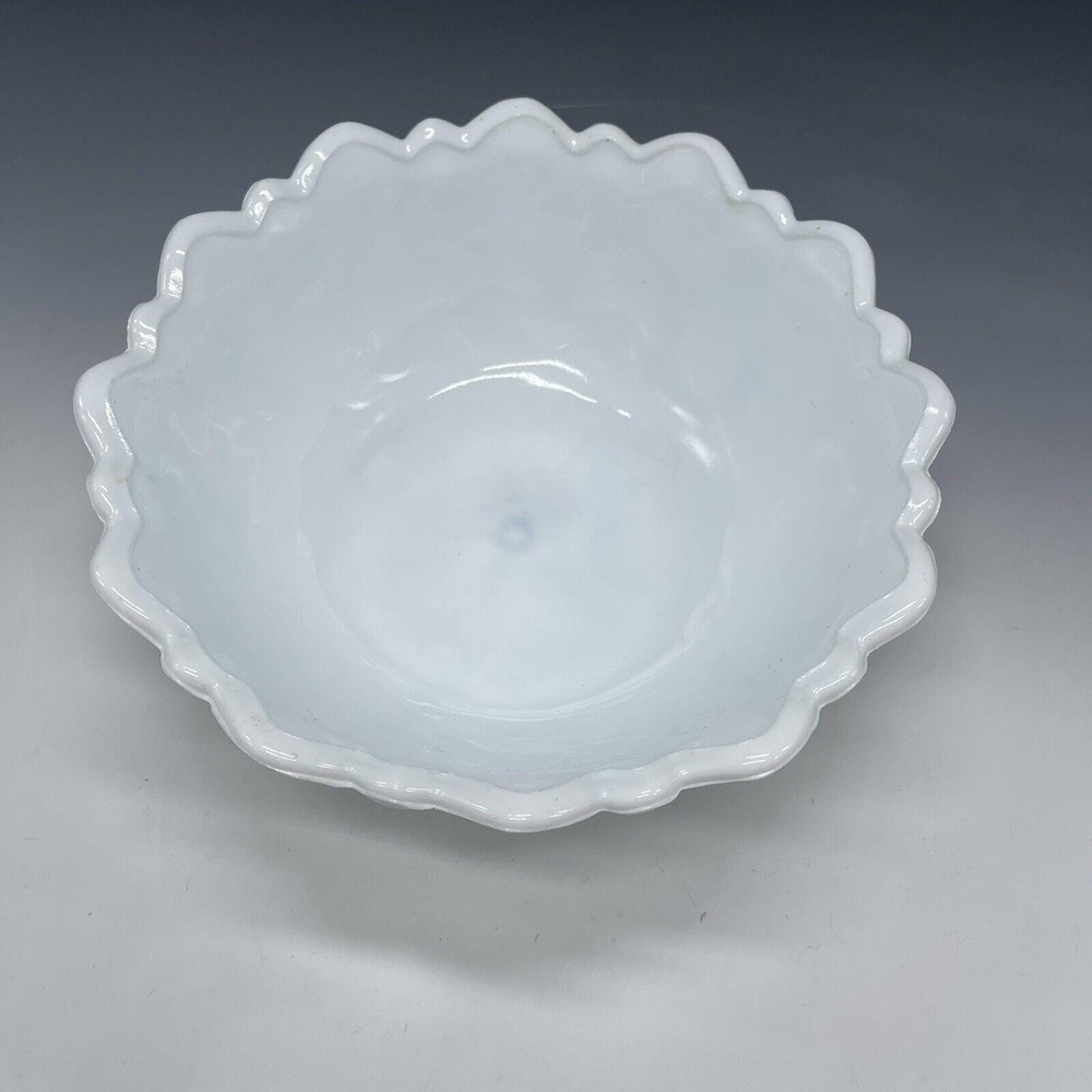 Vintage‎ Indiana Milk Glass Wild Rose Cabbage Leaf Serving 9" Bowl - Picture 3 of 7
